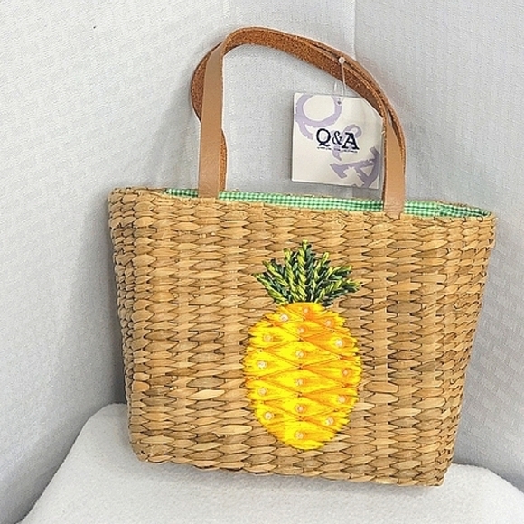 Q and A Handbags - Pineapple Purse